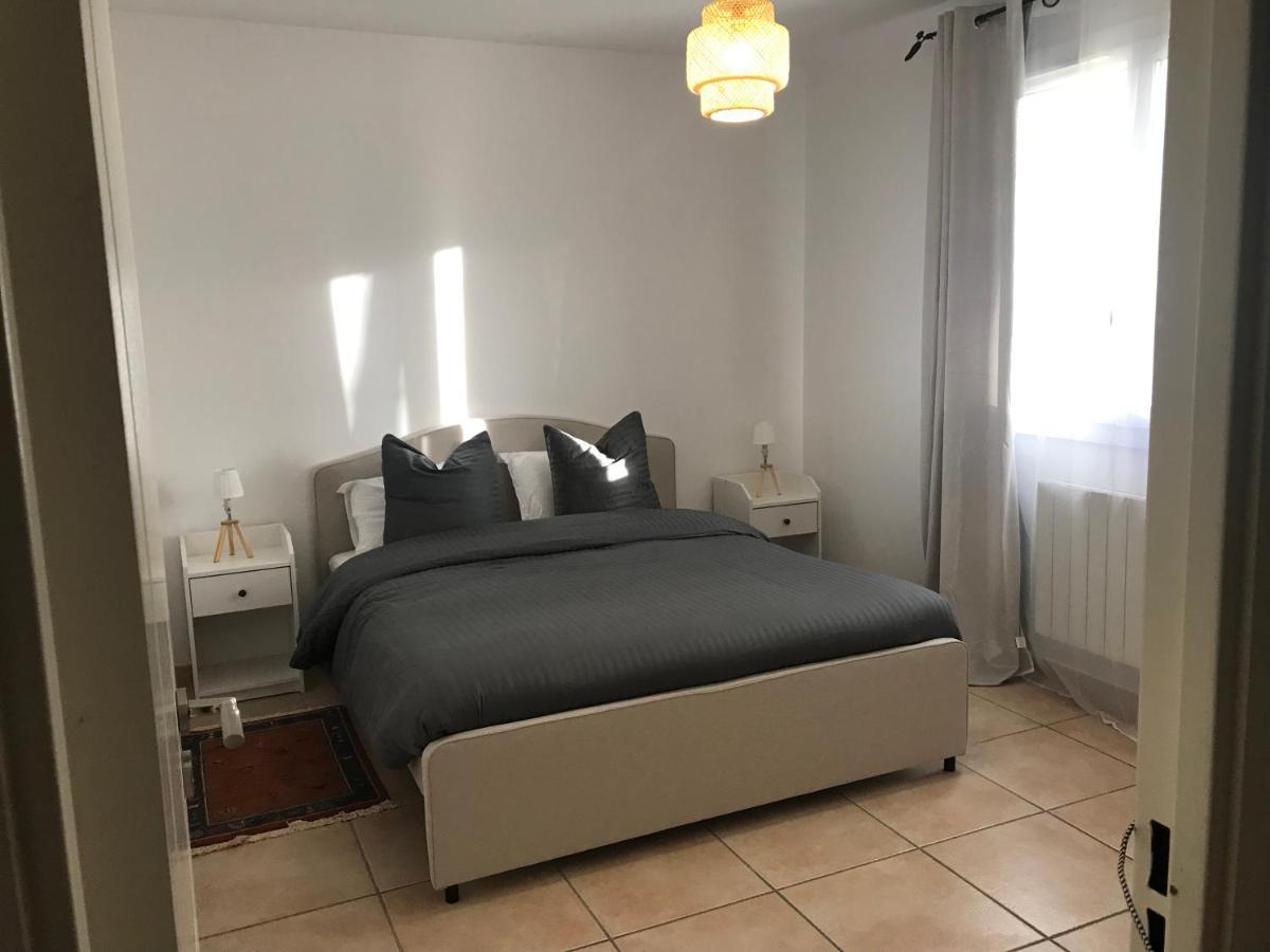 Privee Calme 15 Min A Pied Du Centre Parking Gratuit Apartment Arles